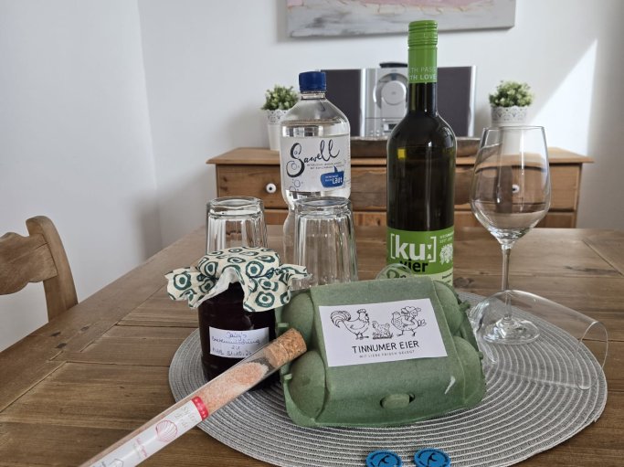 Eine kleine Aufmerksamkeit mit regionalen Produkten erwartet Sie im Appartement